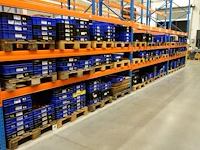 Grote partij grijpbakken elektrische kabels - afbeelding 1 van  31