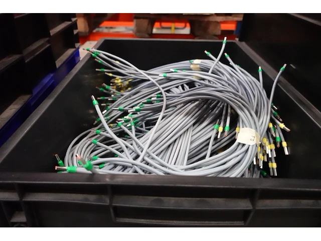 Grote partij grijpbakken elektrische kabels - afbeelding 17 van  31