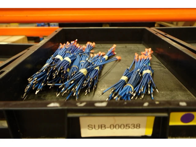 Grote partij grijpbakken elektrische kabels - afbeelding 18 van  31