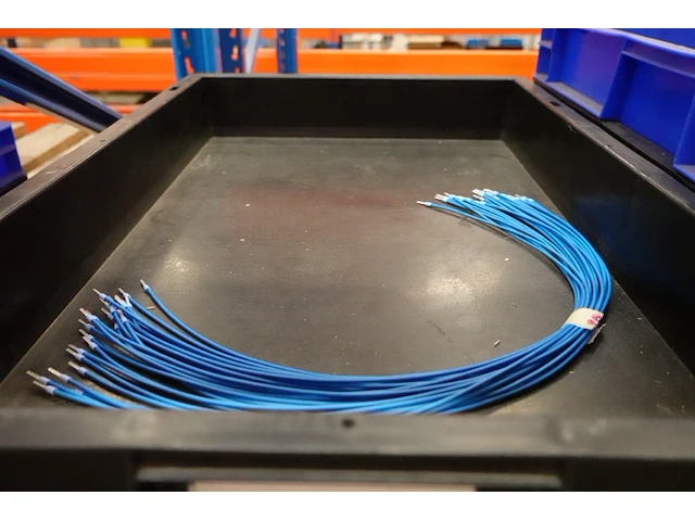 Grote partij grijpbakken elektrische kabels - afbeelding 20 van  31