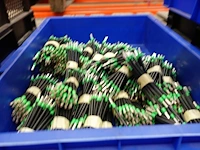 Grote partij grijpbakken elektrische kabels - afbeelding 22 van  31