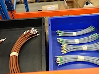 Grote partij grijpbakken elektrische kabels - afbeelding 25 van  31