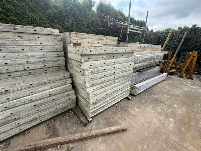 Grote partij heunnebeck bekistingsmateriaal - afbeelding 19 van  30