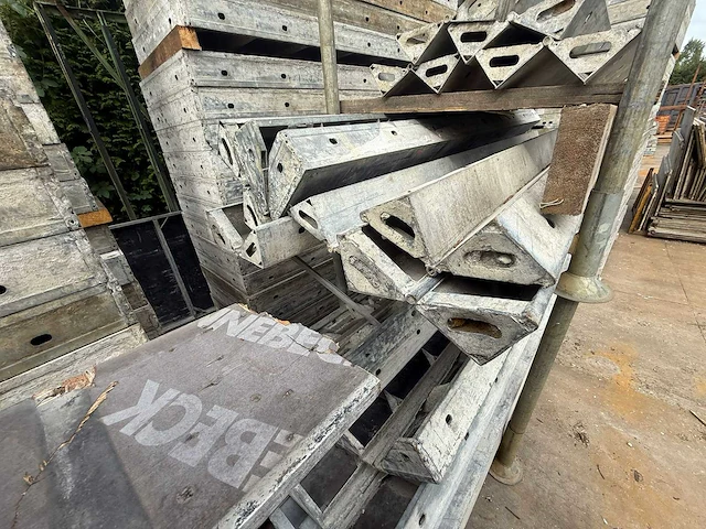 Grote partij heunnebeck bekistingsmateriaal - afbeelding 20 van  30