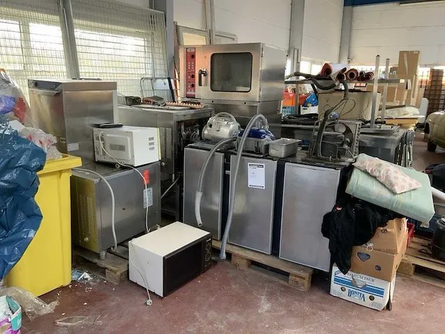 Grote partij horeca apparatuur - afbeelding 1 van  21