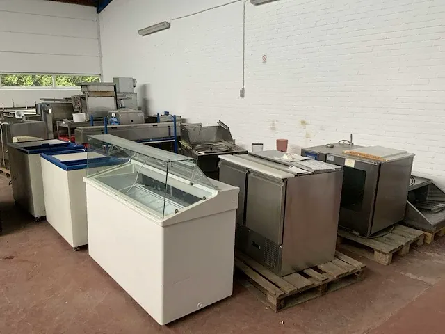 Grote partij horeca apparatuur - afbeelding 1 van  21
