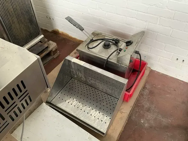 Grote partij horeca apparatuur - afbeelding 14 van  21