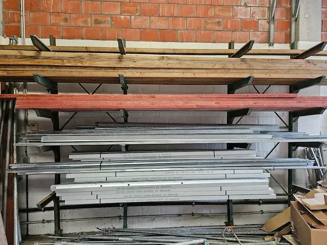 Grote partij hout - afbeelding 24 van  37
