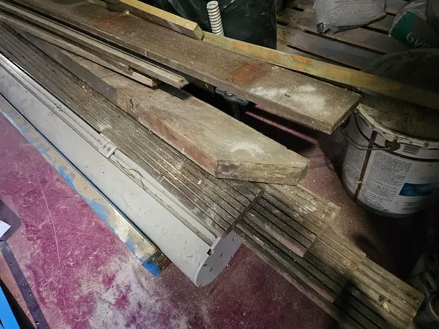 Grote partij hout - afbeelding 25 van  37