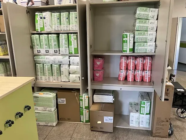 Grote partij incontinentiemateriaal - afbeelding 7 van  37