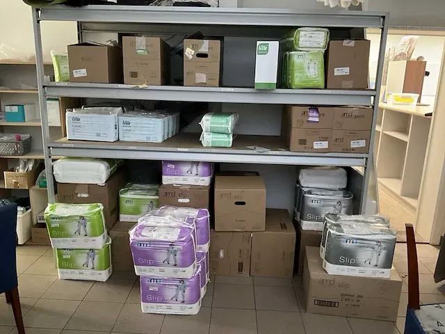 Grote partij incontinentiemateriaal - afbeelding 1 van  37