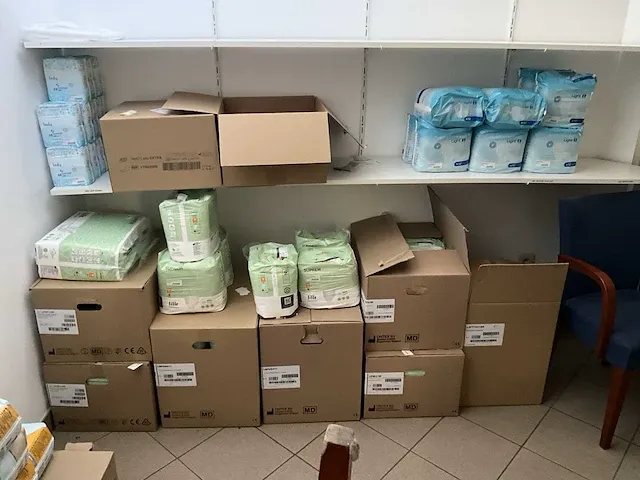 Grote partij incontinentiemateriaal - afbeelding 32 van  37