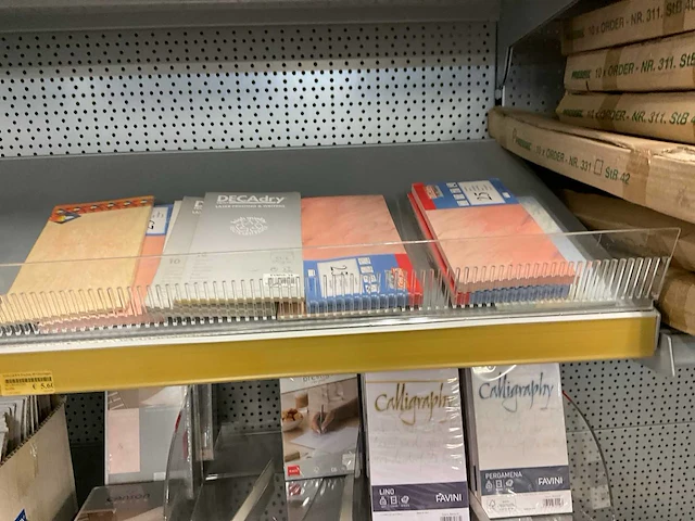 Grote partij kantoor artikelen - afbeelding 2 van  8