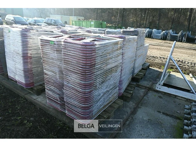Grote partij klapstoelen - afbeelding 1 van  6