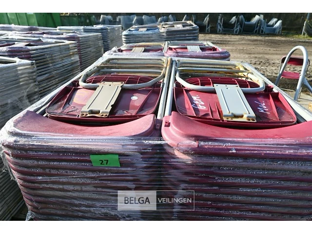 Grote partij klapstoelen - afbeelding 2 van  6