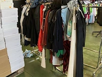 Grote partij kleding, schoenen en accescoires 5100 stuks - afbeelding 4 van  32