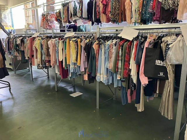 Grote partij kleding, schoenen en accescoires 5100 stuks - afbeelding 8 van  32