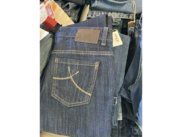 Grote partij kleding, schoenen en accescoires 5100 stuks - afbeelding 11 van  32
