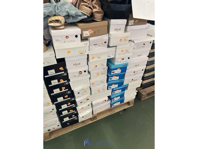 Grote partij kleding, schoenen en accescoires 5100 stuks - afbeelding 20 van  32