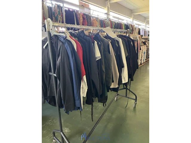 Grote partij kleding, schoenen en accescoires 5100 stuks - afbeelding 12 van  32