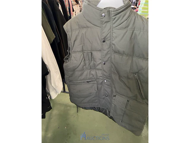 Grote partij kleding, schoenen en accescoires 5100 stuks - afbeelding 24 van  32