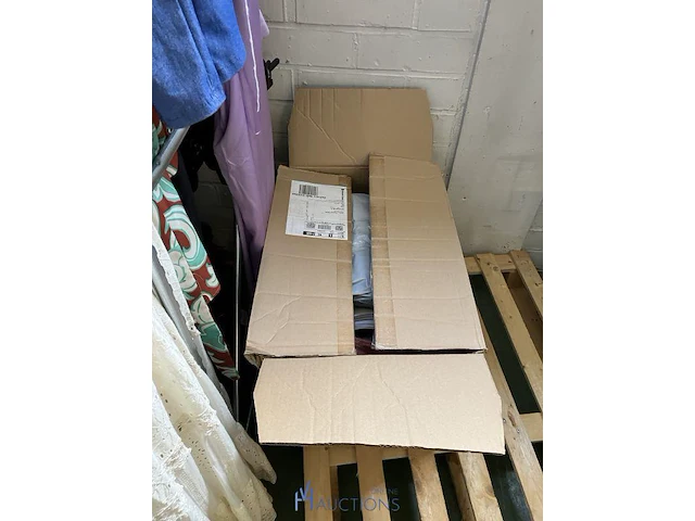 Grote partij kleding, schoenen en accescoires 5100 stuks - afbeelding 26 van  32
