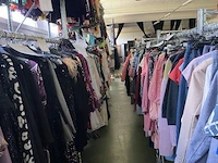 Grote partij kleding, schoenen en accescoires 5100 stuks - afbeelding 23 van  32