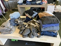 Grote partij kleding, schoenen en accescoires 5100 stuks - afbeelding 29 van  32