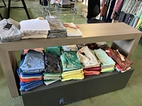 Grote partij kleding, schoenen en accescoires 5100 stuks - afbeelding 30 van  32