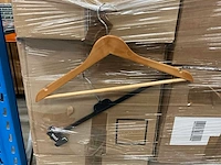 Grote partij kleerhangers - afbeelding 2 van  4