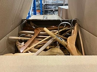 Grote partij kleerhangers - afbeelding 4 van  4