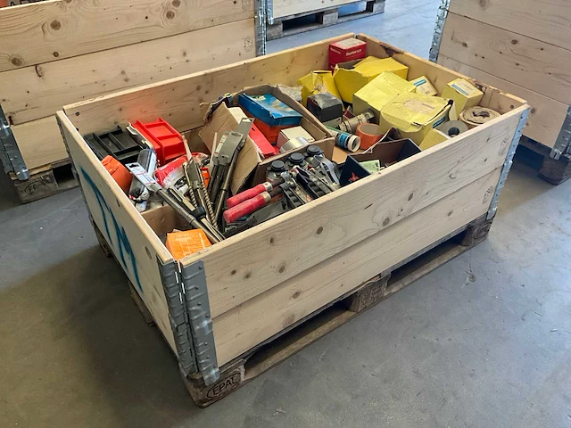 Grote partij klein aannemersmateriaal - afbeelding 1 van  10