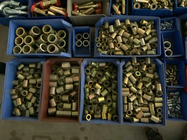 Grote partij koppelingen voor hydraulische slangen - afbeelding 3 van  31