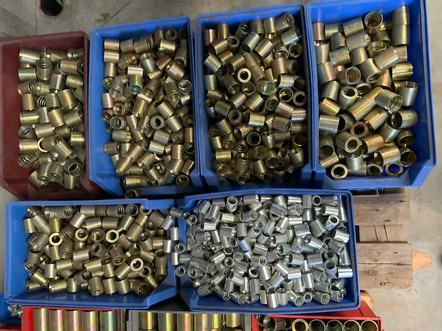 Grote partij koppelingen voor hydraulische slangen - afbeelding 7 van  31