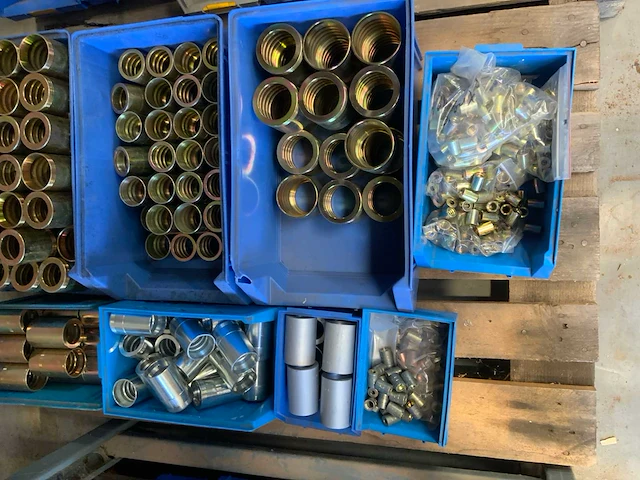 Grote partij koppelingen voor hydraulische slangen - afbeelding 10 van  31