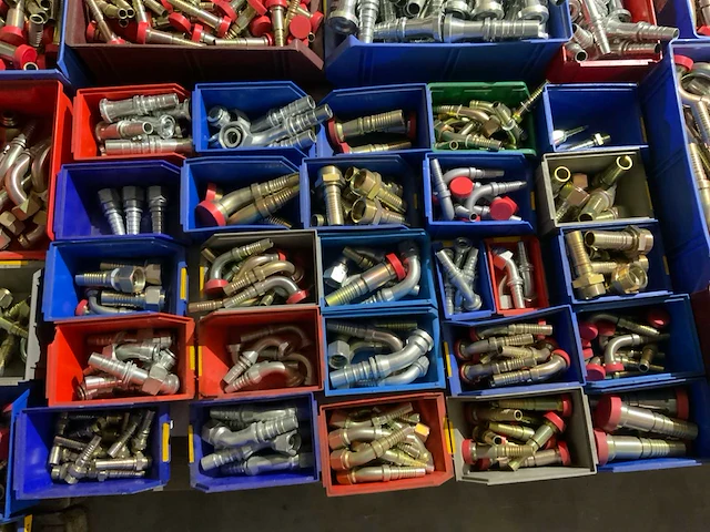 Grote partij koppelingen voor hydraulische slangen - afbeelding 14 van  31