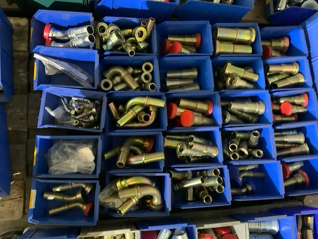 Grote partij koppelingen voor hydraulische slangen - afbeelding 16 van  31