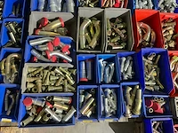 Grote partij koppelingen voor hydraulische slangen - afbeelding 17 van  31