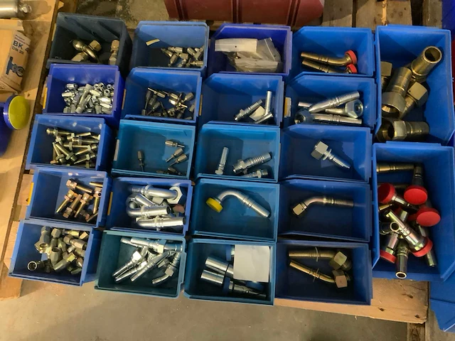 Grote partij koppelingen voor hydraulische slangen - afbeelding 23 van  31