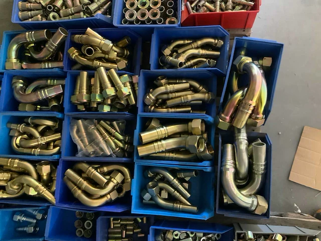 Grote partij koppelingen voor hydraulische slangen - afbeelding 27 van  31