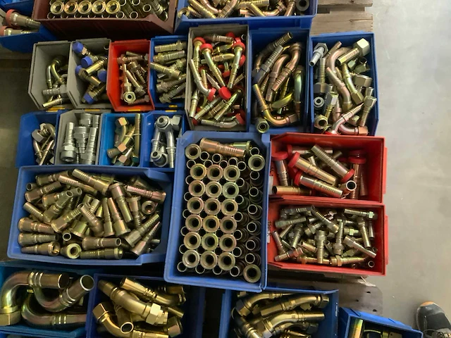 Grote partij koppelingen voor hydraulische slangen - afbeelding 28 van  31
