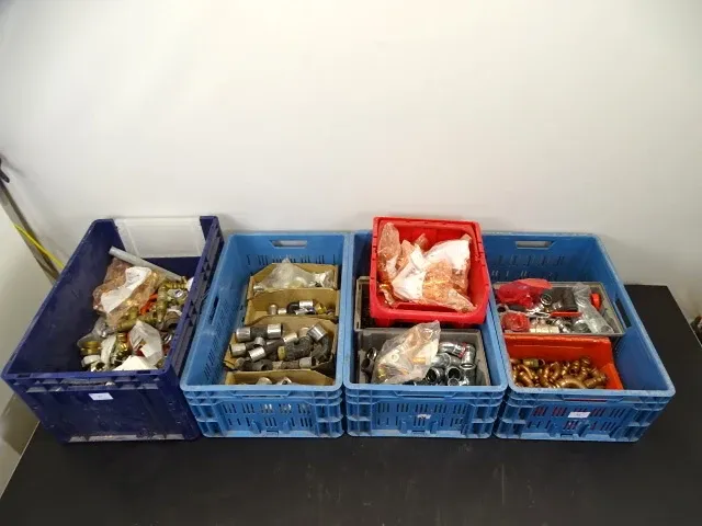 Grote partij koppelstukken - afbeelding 1 van  9