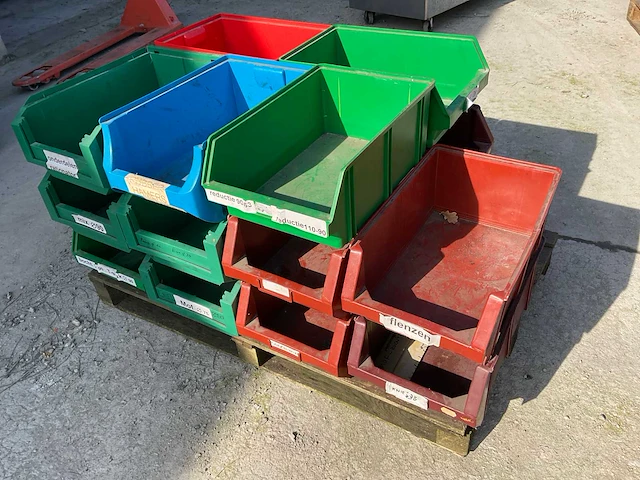 Grote partij kunststof voorraadbakken - afbeelding 4 van  10