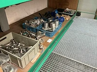 Grote partij machineonderdelen, toebehoren en veiligheidskleding - afbeelding 1 van  16