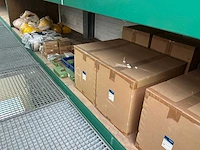 Grote partij machineonderdelen, toebehoren en veiligheidskleding - afbeelding 9 van  16