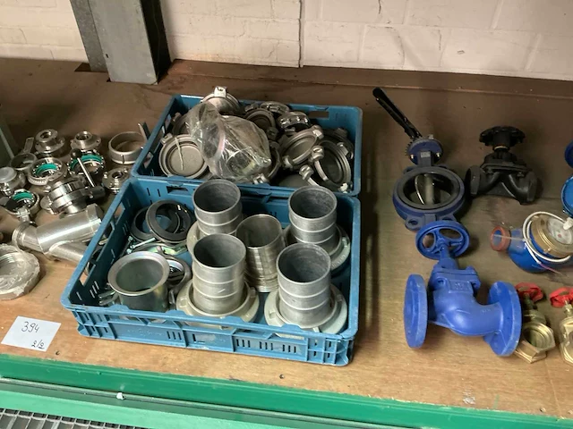 Grote partij machineonderdelen, toebehoren en veiligheidskleding - afbeelding 12 van  16
