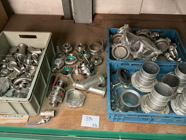 Grote partij machineonderdelen, toebehoren en veiligheidskleding - afbeelding 13 van  16