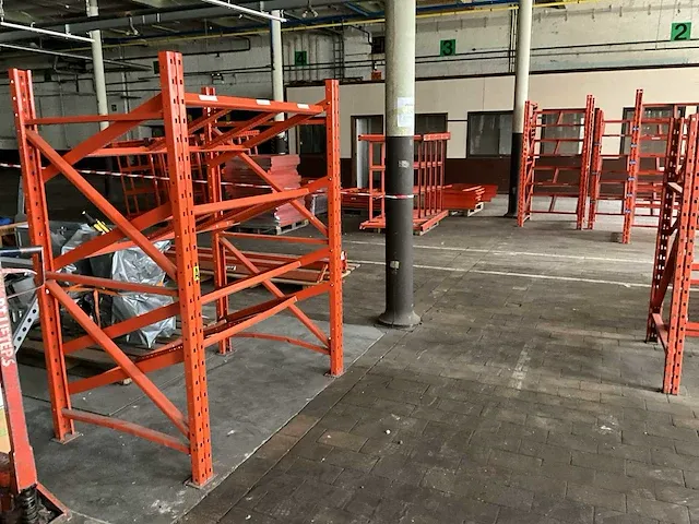 Grote partij magazijnstellingen (deels gedemonteerd) - afbeelding 5 van  23