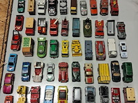 Grote partij metalen autotjes 61 stuks - afbeelding 1 van  4
