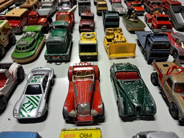 Grote partij metalen autotjes 61 stuks - afbeelding 4 van  4